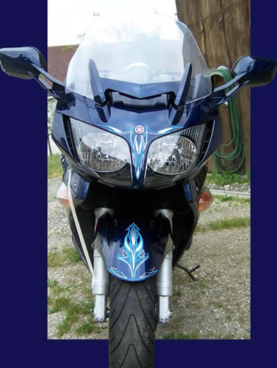 Freestyle Pinstriping on Yamaha FJR 1300